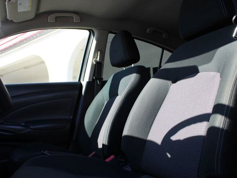 Used 2019 Nissan Versa SV image 10