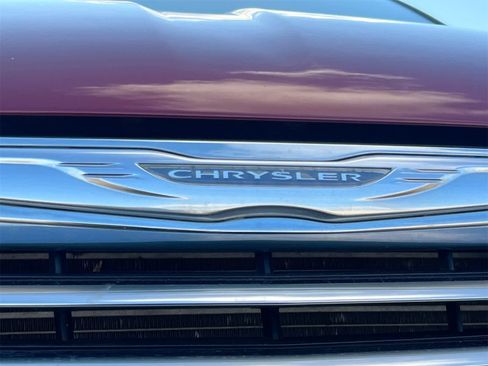 Used 2015 Chrysler Town & Country Touring-L w/ Driver Convenience Group image 12