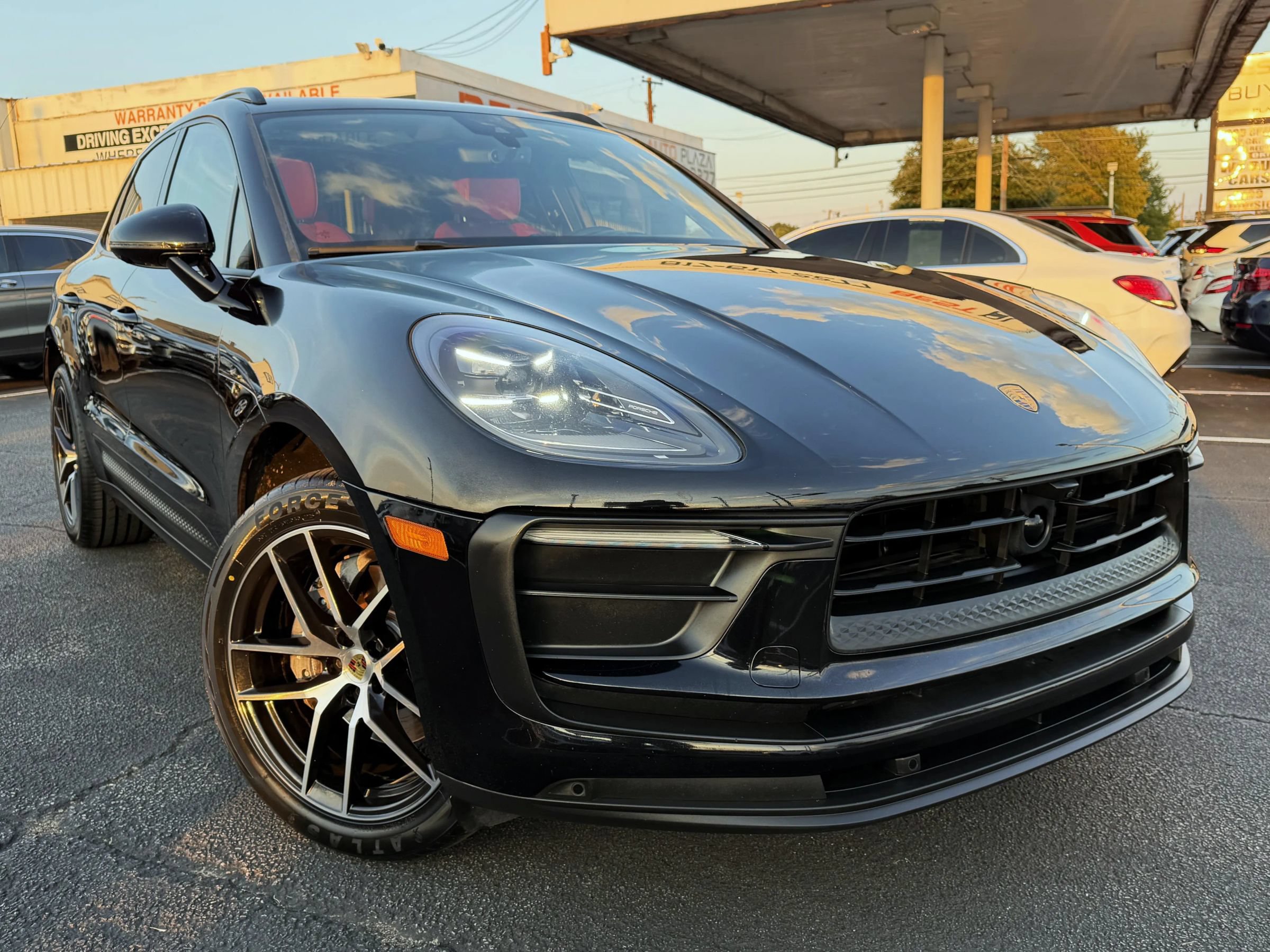 Used 2023 Porsche Macan AWD/4WD image 1
