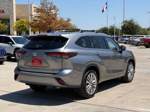 Used 2026 Toyota Highlander Platinum AWD/4WD image 6