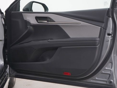 Used 2025 Toyota Camry SE image 9