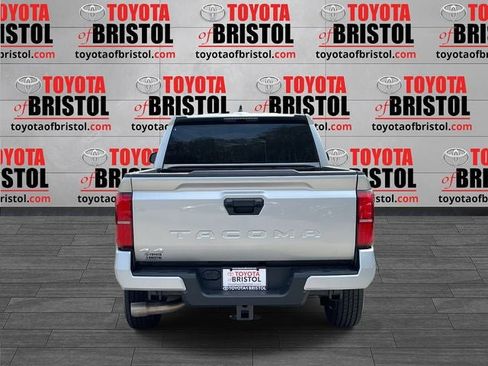 Used 2026 Toyota Tacoma SR5 image 5