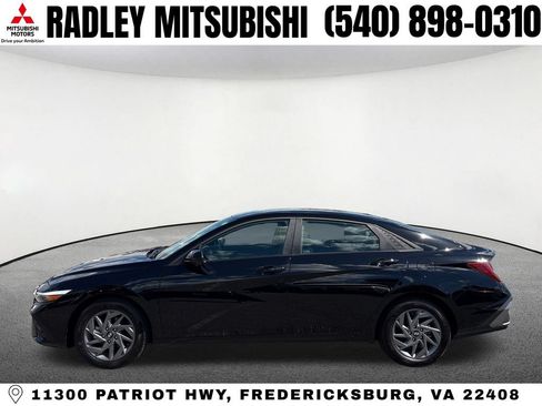 Used 2025 Hyundai Elantra Hybrid FWD image 16