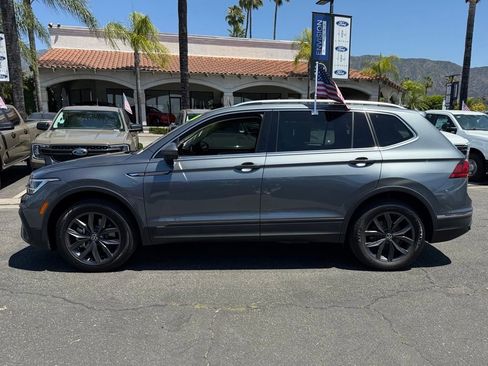Used 2023 Volkswagen Tiguan SE w/ Panoramic Sunroof Package FWD image 5