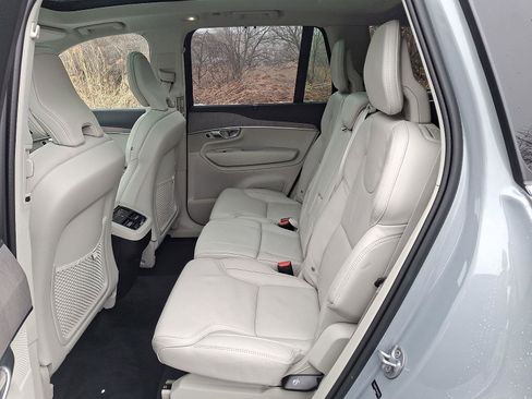 Certified 2024 Volvo XC90 B6 Ultimate w/ Protection Package Premier image 11