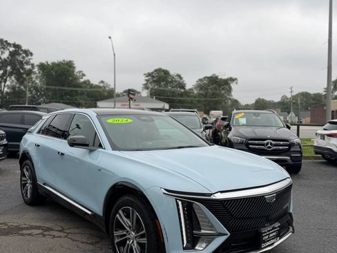 Used 2024 Cadillac Lyriq Luxury AWD/4WD image 6