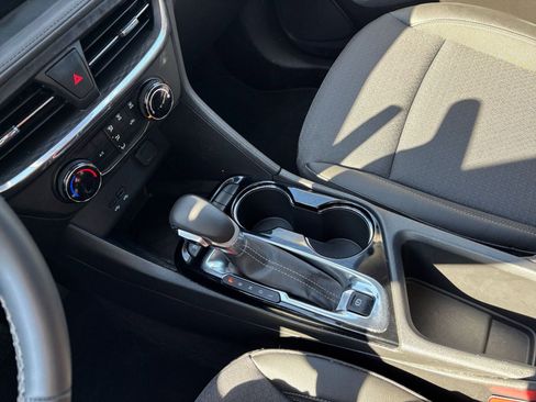 Used 2025 Buick Encore GX Preferred image 40