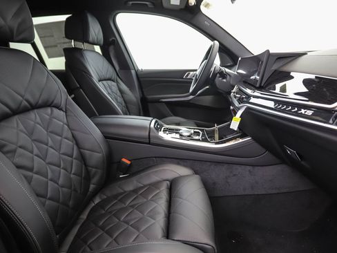 New 2026 BMW X5 xDrive50e image 31