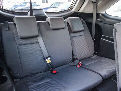 Used 2019 Toyota Highlander LE image 19