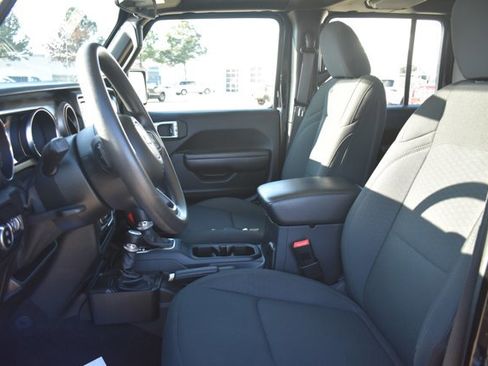 Used 2020 Jeep Gladiator Sport image 12