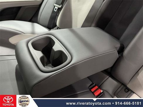 Certified 2020 Toyota Camry XLE image 17