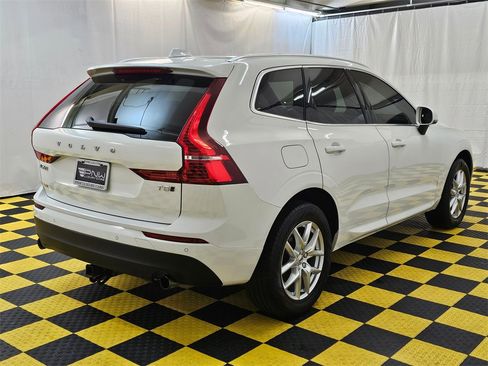 Used 2020 Volvo XC60 T5 Momentum image 3