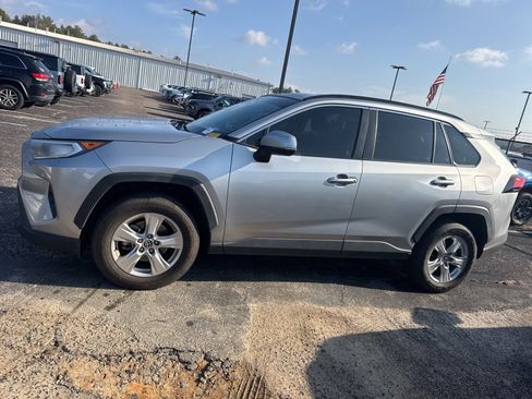 Used 2020 Toyota RAV4 XLE image 4