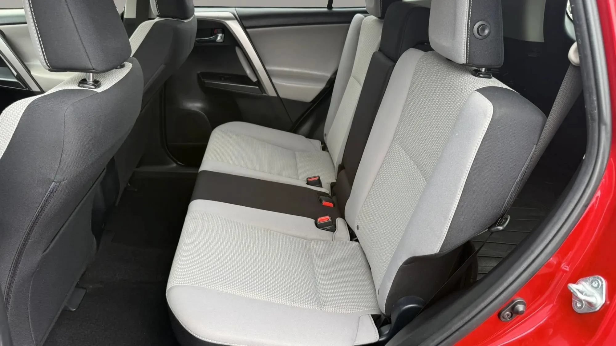 Used 2017 Toyota RAV4 XLE FWD image 22