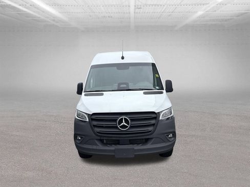 Used 2025 Mercedes-Benz Sprinter 2500 image 2