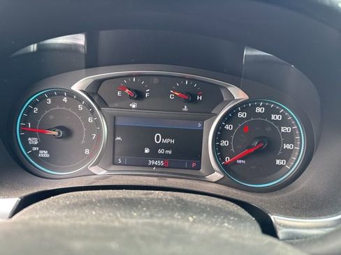 Used 2023 Chevrolet Traverse LT image 3