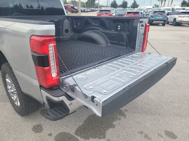 Used 2024 Ford F350 Lariat w/ Lariat Ultimate Package AWD/4WD image 11