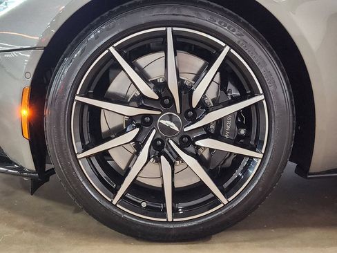 Used 2021 Aston Martin DB11 Coupe RWD image 40