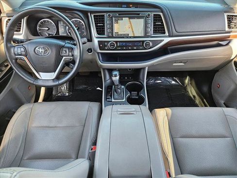 Used 2016 Toyota Highlander Limited Platinum image 17