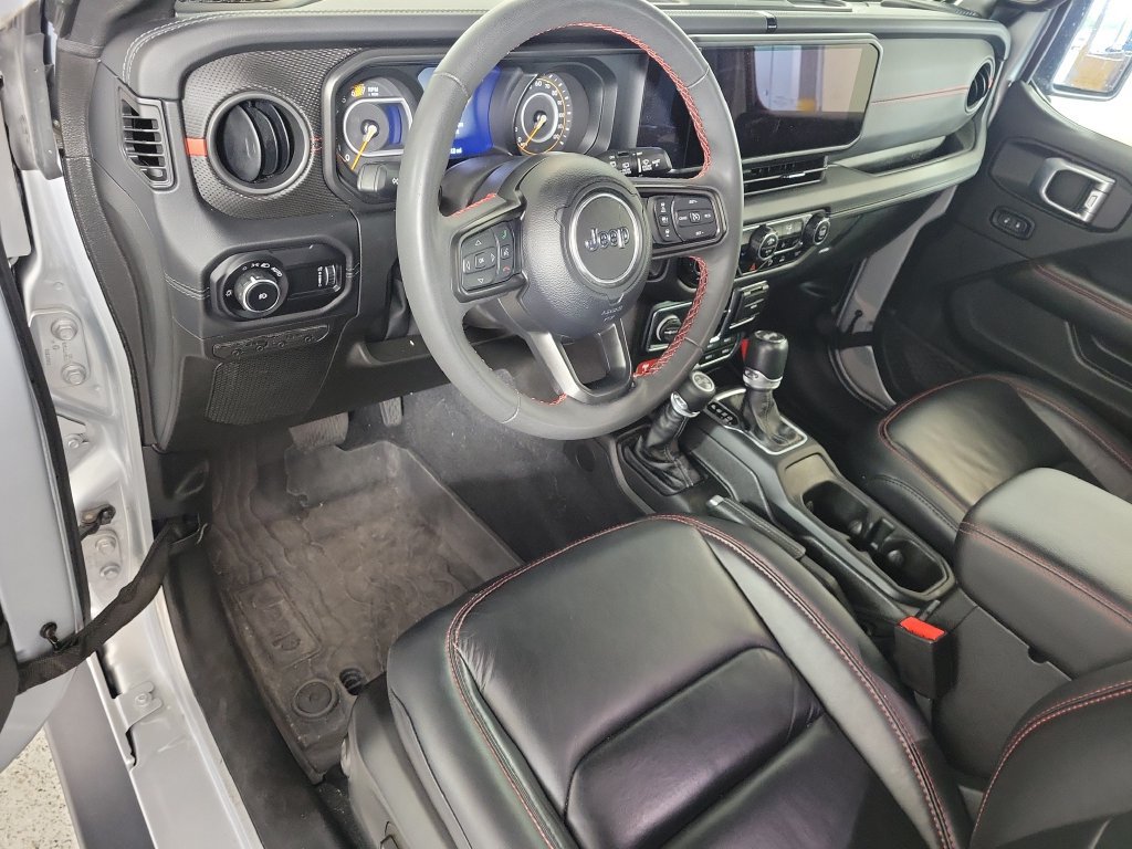 Used 2024 Jeep Wrangler Unlimited Rubicon AWD/4WD image 13
