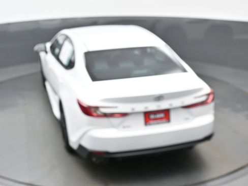 Used 2025 Toyota Camry SE image 39