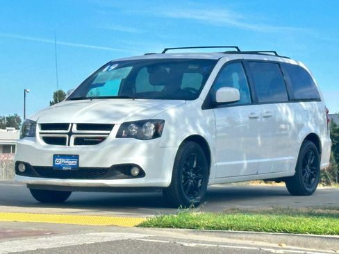 Used 2019 Dodge Grand Caravan GT FWD image 3