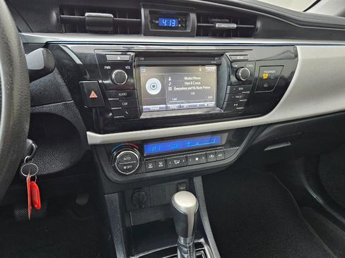 Used 2014 Toyota Corolla LE image 9