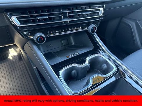 Used 2026 Chevrolet Traverse LT w/ Driver Confidence Package FWD image 19