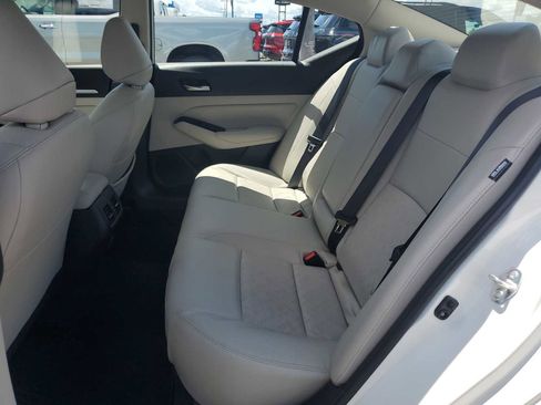 Used 2024 Nissan Altima 2.5 SL FWD image 14