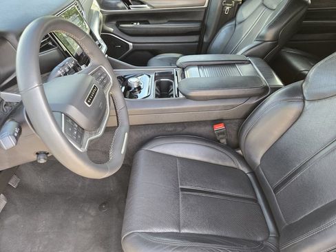 Used 2024 Jeep Wagoneer L Series II w/ Flexible Seating Group RWD image 18