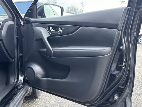 Used 2018 Nissan Rogue SV w/ Premium Package image 20