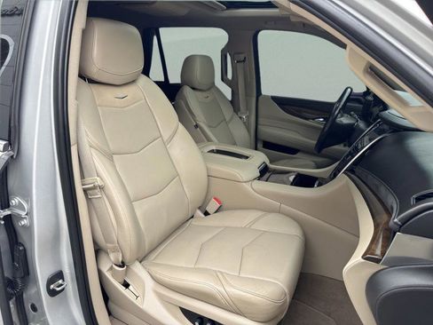 Used 2019 Cadillac Escalade Luxury image 40