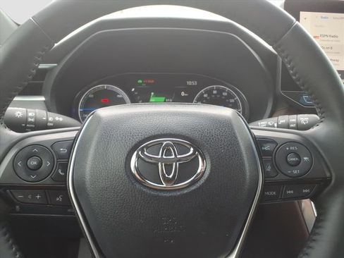 Used 2024 Toyota Venza image 22
