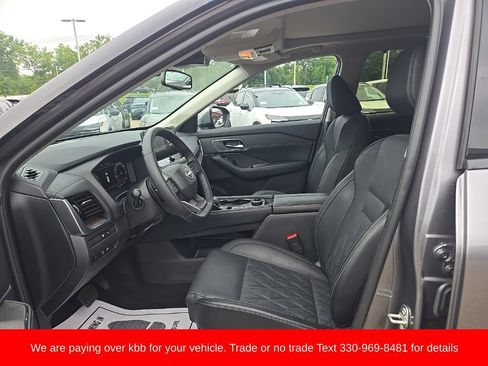 Used 2025 Nissan Rogue Platinum w/ Platinum Premium Package AWD/4WD image 9