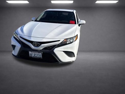 Used 2018 Toyota Camry SE FWD image 5