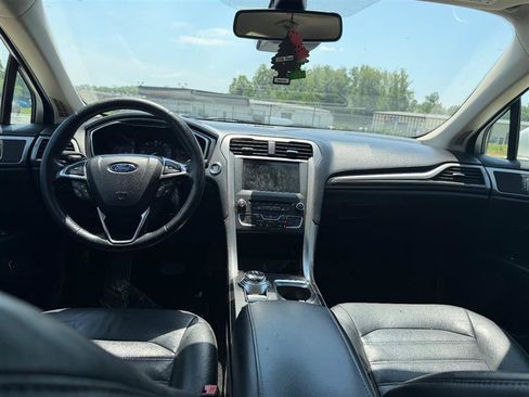 Used 2017 Ford Fusion SE w/ Equipment Group 602A FWD image 13