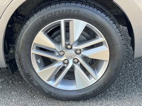 Used 2014 Toyota Corolla LE FWD image 11