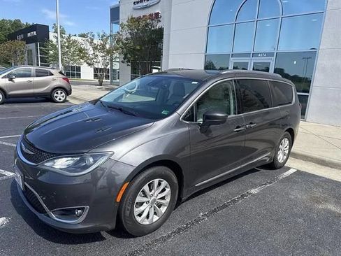 Used 2018 Chrysler Pacifica Touring-L Plus w/ Advanced Safetytec Group FWD image 1