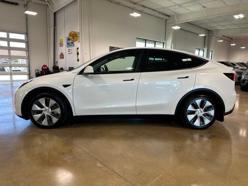 Used 2023 Tesla Model Y Long Range AWD/4WD image 5