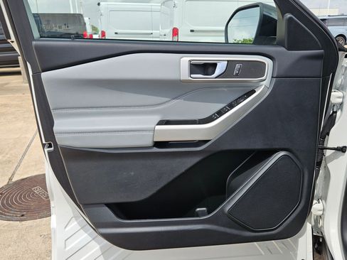 Used 2022 Ford Explorer XLT w/ Equipment Group 202A image 12