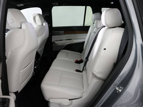 Used 2026 Cadillac Vistiq Sport image 17