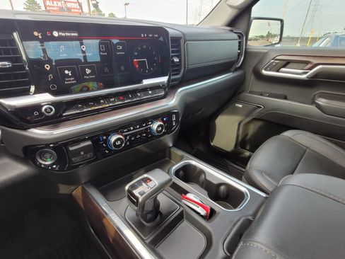 Used 2023 GMC Sierra 1500 SLT w/ SLT Premium Plus Package AWD/4WD image 29