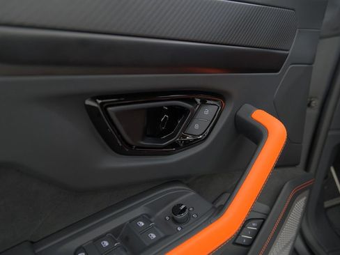 Used 2025 Lamborghini Urus SE image 51