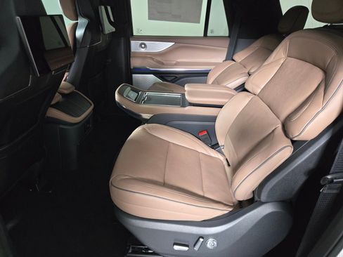 New 2026 Lincoln Navigator L Black Label AWD/4WD image 14