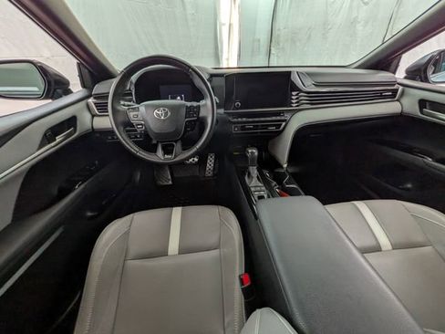 Used 2025 Toyota Camry SE FWD image 10