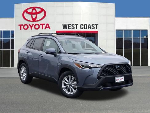 Used 2023 Toyota Corolla Cross LE w/ Moonroof Package image 1