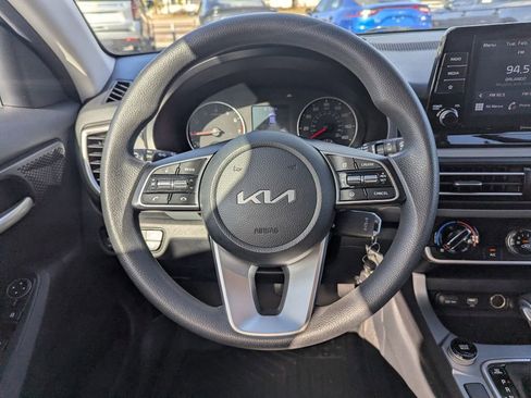 Used 2023 Kia Seltos LX image 11