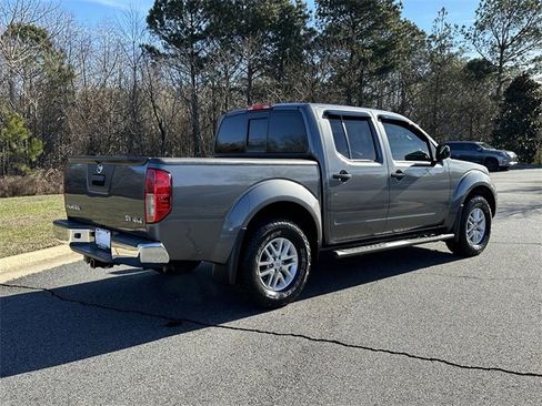 Used 2019 Nissan Frontier SV image 8