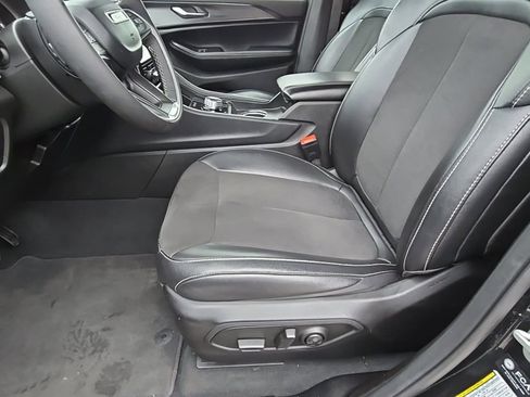 Used 2024 Jeep Grand Cherokee L Laredo image 13