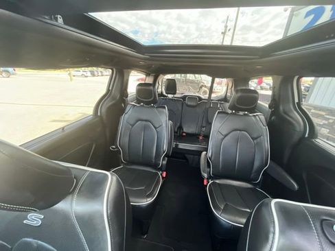 Used 2026 Chrysler Pacifica Limited w/ S Appearance Package FWD image 27
